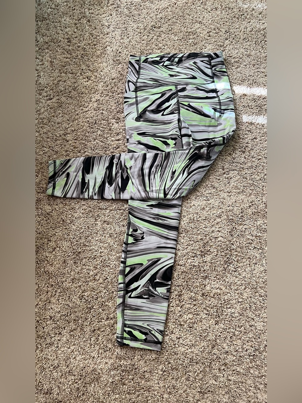 Lululemon size 4